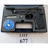 Beretta CO2 pistol, model 92, in factory case, calibre .