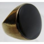 A 9ct gold onyx signet ring, size L,