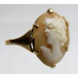 A 9ct gold cameo ring, size M,