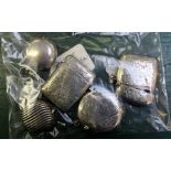 A BAG CONTAINING 3 HALLMARKED SILVER VESTA CASES AND 2 SOVERIEGN HOLDERS