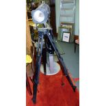 A RETRO STYLISED THEATRE LAMP ON ASSOCIATED ADJUSTABLE TRIPOD BASE