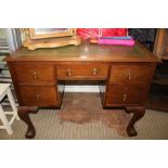 A FIRST QUARTER 20TH CENTURY MAHOGANY FINISHED DESK UNIT having tooled insert skiver top with single