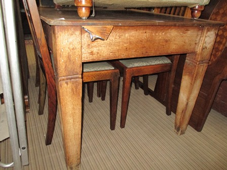 A LATE 19TH /EARLY 20TH CENTURY OAK RECTANGULAR TOPPED TABLE fitted with 2 inline drawers on blocked