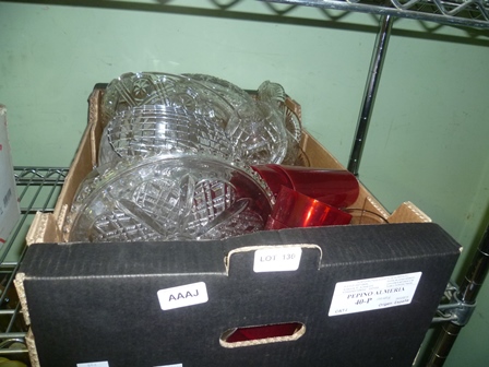 A BOX CONTAINING A SELECTION OF DOMESTIC GLASSWARE various, to include paperweights