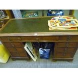 AN EARLY 20TH CENTURY MAHOGANY FINISHED TWIN PEDESTAL DESK having skiver insert top over three