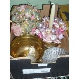 A BOX CONTAINING BRASS PLANTERS, GLASS ASHTRAYS AND ANIMALS, FLORAL TABLE CENTRE PIECE ETC