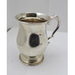 COOPER BROTHERS & SONS A GEORGIAN STYLE SILVER ONE PINT MUG having rolled rim and plain baluster