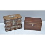 A 19TH CENTURY MAHOGANY TEA CADDY, the hinged lid opening to reveal twin inner covers, the front