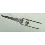 AN INDIAN KATAR DAGGER, circa 1800, length of double edged blade approx 28cm, overall length 47cm