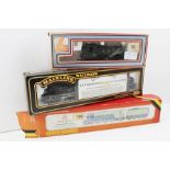 THREE OO GAUGE RAILWAY LOCOMOTIVES in original boxes, includes; Hornby LNER Class A3 4-6-2 "Flying