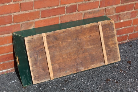 A PAINTED PINE RECTANGULAR TROUGH with pierced handles. - Image 4 of 4