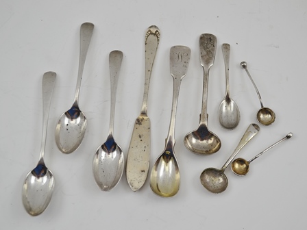 A COLLECTION OF MISCELLANEOUS HALLMARKED SILVER COFFEE AND CONDIMENT SPOONS combined weight 101g