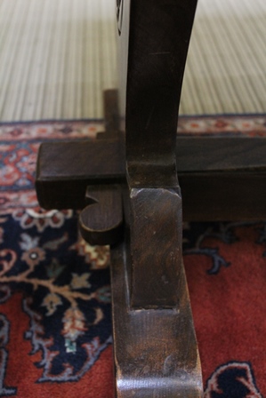 A 20TH CENTURY OAK REFECTORY TABLE OF JACOBEAN DESIGN - Image 4 of 5