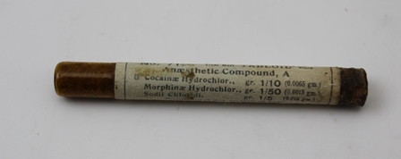 A FIRST QUARTER 20TH CENTURY BURROUGHS WELLCOME & CO "TABLOID" BRANDED FIRST AID FIELD SYRINGE KIT - Image 6 of 6