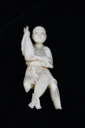 TWO JAPANESE MEIJI PERIOD IVORY CARVINGS, each depicts two people, one with a musician, the other - Image 5 of 6