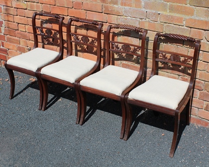 A SET OF FOUR 19TH CENTURY MAHOGANY REGENCY DESIGN SINGLE DINING CHAIRS, having Trafalgar rope twist - Image 6 of 6