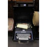 A CASED OLIVETTI LETTERA MODEL 37 MANUAL TYPEWRITER