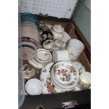 A BOX CONTAINING A SELECTION OF USEFUL DOMESTIC AND COLLECTABLE POTTERY AND PORCELAIN