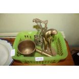 A SMALL SELECTION OF DOMESTIC BRASSWARE to include pestle and mortar