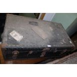 A VINTAGE HARDSHELL TRAVELLING TRUNK