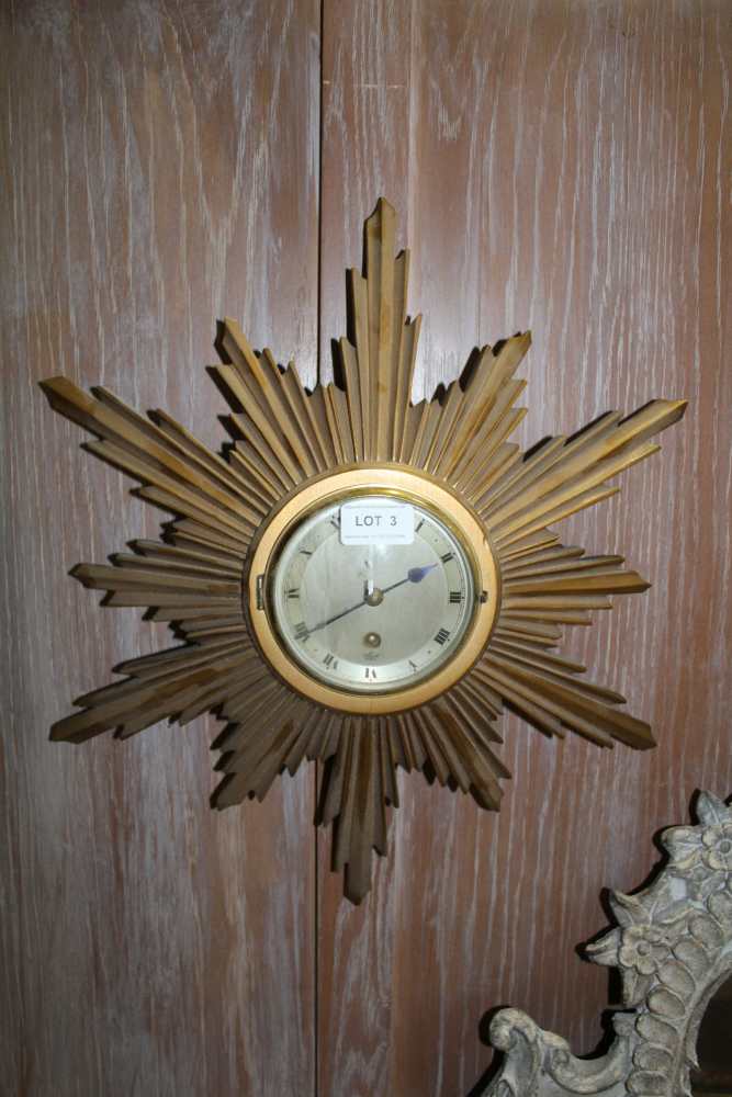 A MID 20TH CENTURY GILT SUNBURST WALL CLOCK