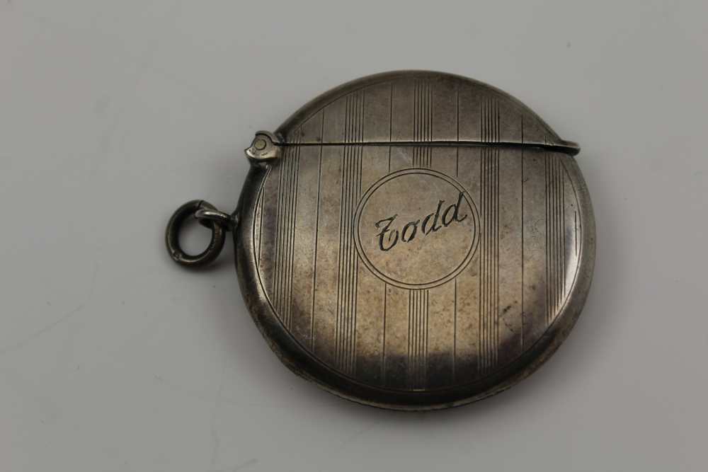 H.J. COOPER & CO. LTD AN ART DECO DESIGN CIRCULAR SILVER VESTA CASE, engraved line decoration, - Image 3 of 9