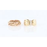 Two hallmarked 9ct yellow gold rings, one of bow design and the other of rope twist design, ring