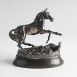 A silver horse model, signature indistinct and hallmarked Sheffield 1977, height approx. 10cm.