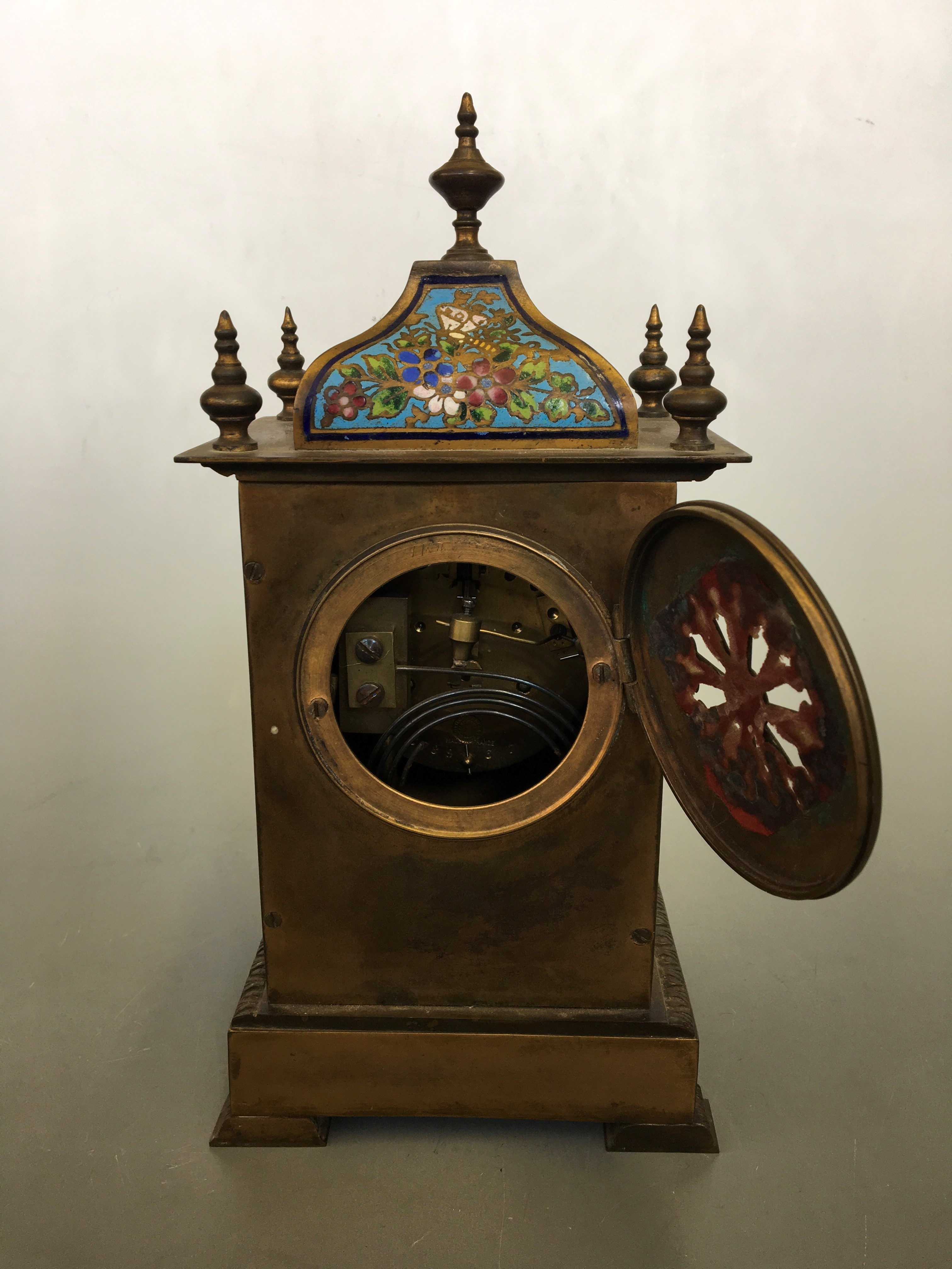 An Edward and Sons Glasgow Paris make cloisonné enamelled on brass mantel clock with five finials to - Image 2 of 3