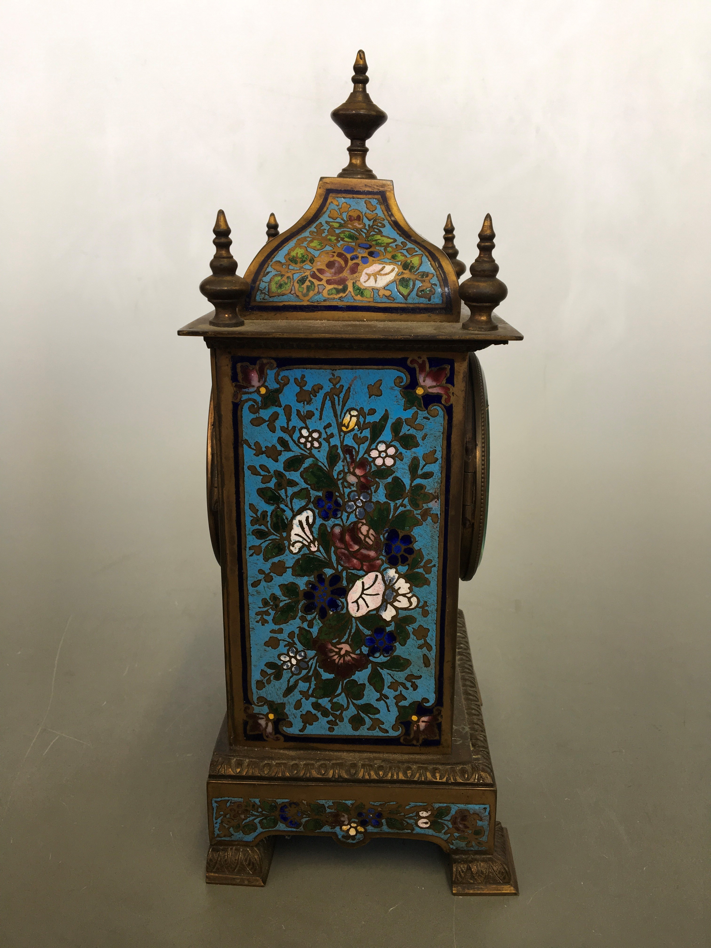 An Edward and Sons Glasgow Paris make cloisonné enamelled on brass mantel clock with five finials to - Image 3 of 3