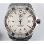 A gents stainless steel Tag Heuer Aquaracer wrist watch, the white dial having hourly arrow