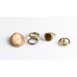 A collection of hallmarked 9ct yellow gold jewellery, to include a cameo brooch, a tigers eye signet