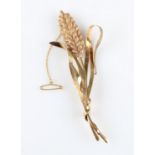 A novelty brooch in the form of a wheatsheaf, stamped 9ct, length approx. 9cm, with attached