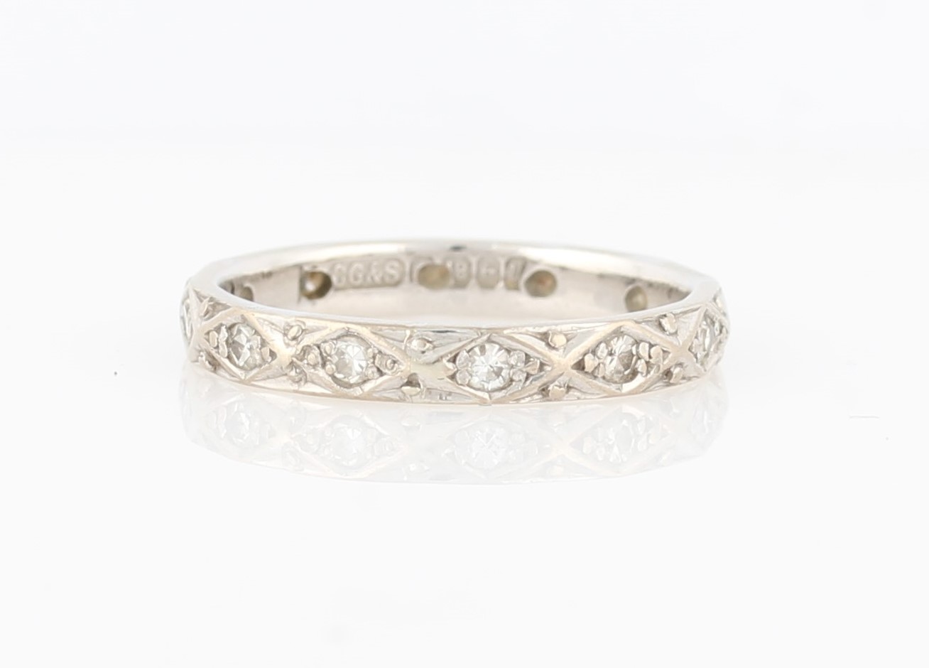 A hallmarked 18ct white gold diamond full eternity ring, set with eight cut diamonds, ring size M.