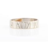 A hallmarked 18ct white gold engraved wedding band, ring size Q½.