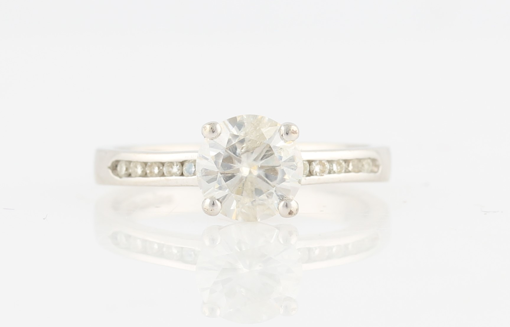 A hallmarked 9ct white gold moissanite ring, set with a principal round brilliant cut moissanite,