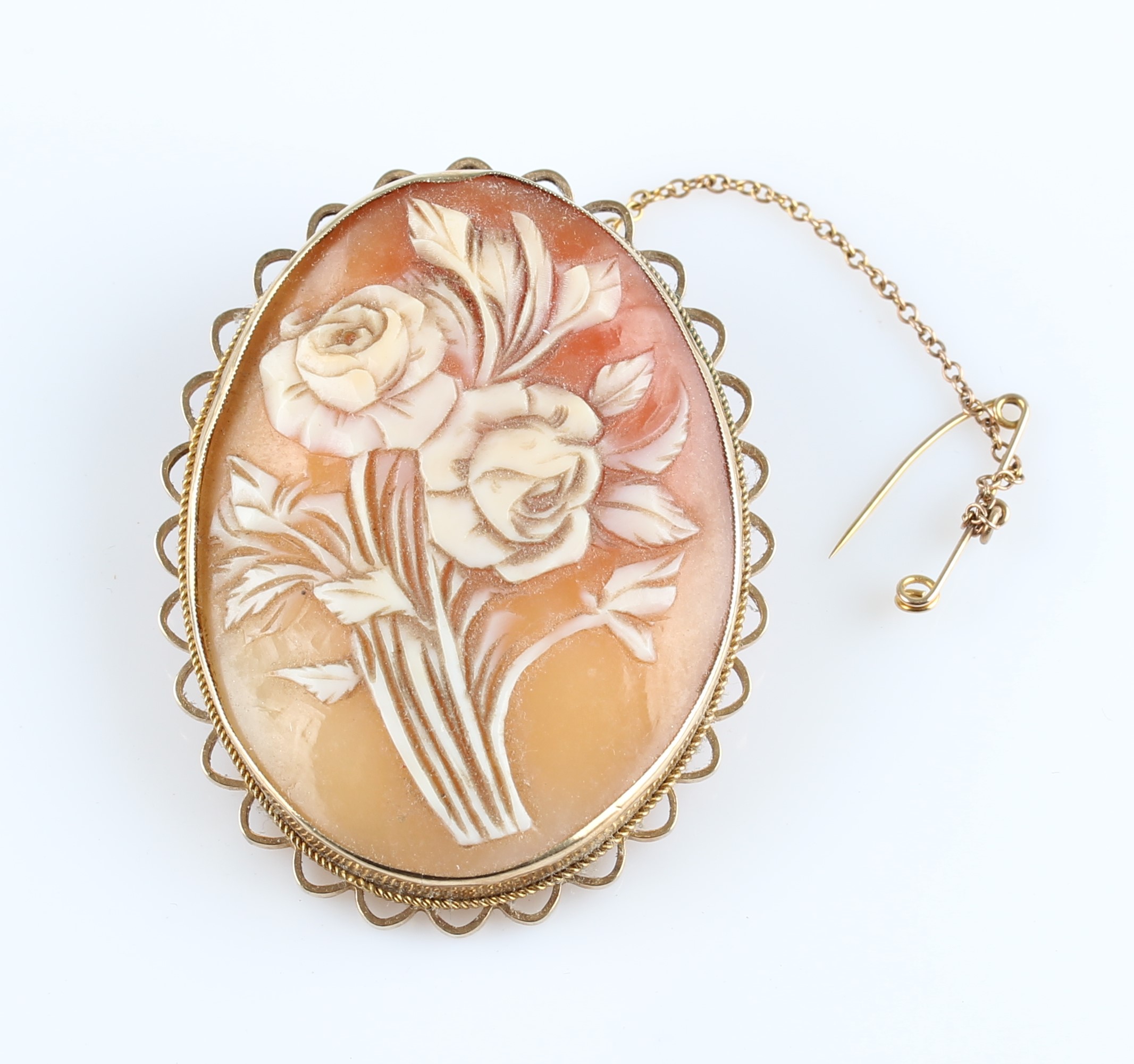 A hallmarked 9ct yellow gold framed cameo brooch, featuring floral design.