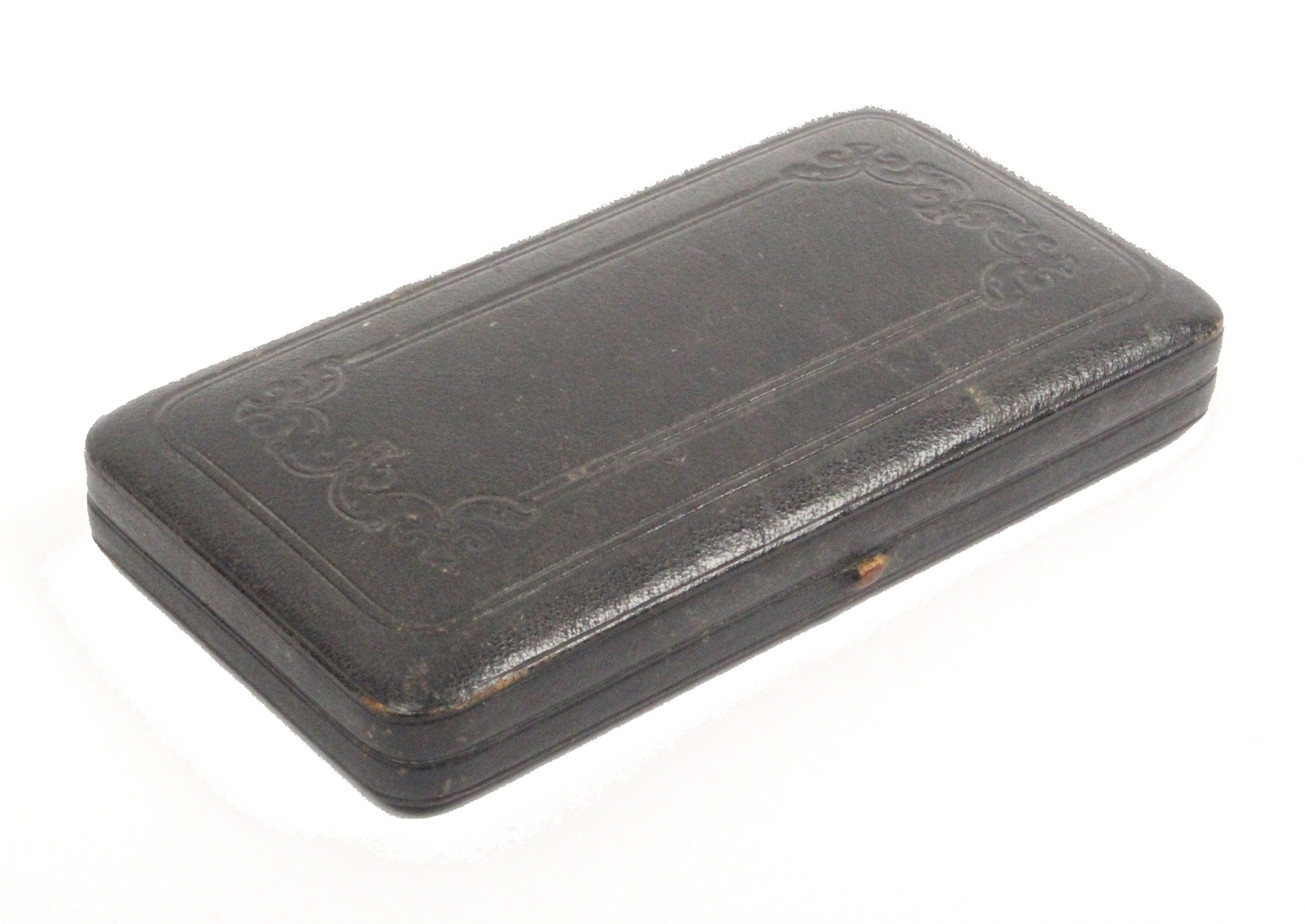 An English sewing companion, circa 1850, contained in a black leather rectangular tooled case, the - Bild 2 aus 2