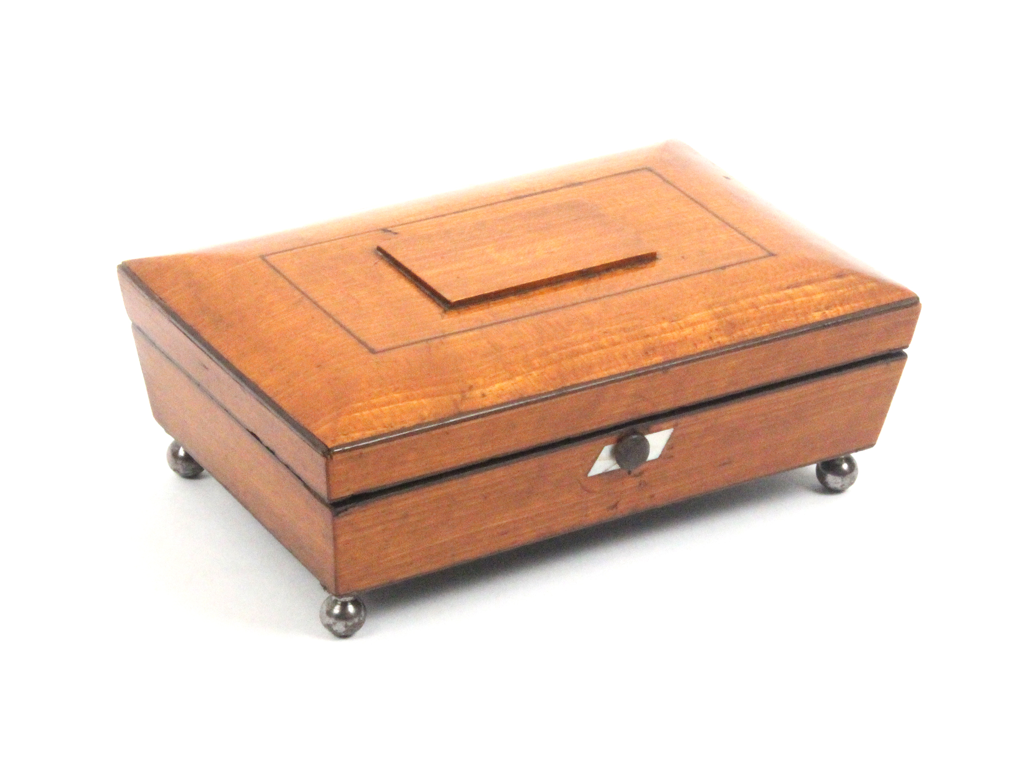 A small satinwood Palais Royal sewing box of sarcophagal form raised on steel ball feet, the lid - Bild 3 aus 3