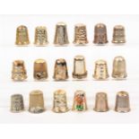 Eighteen modern British silver thimbles (18)