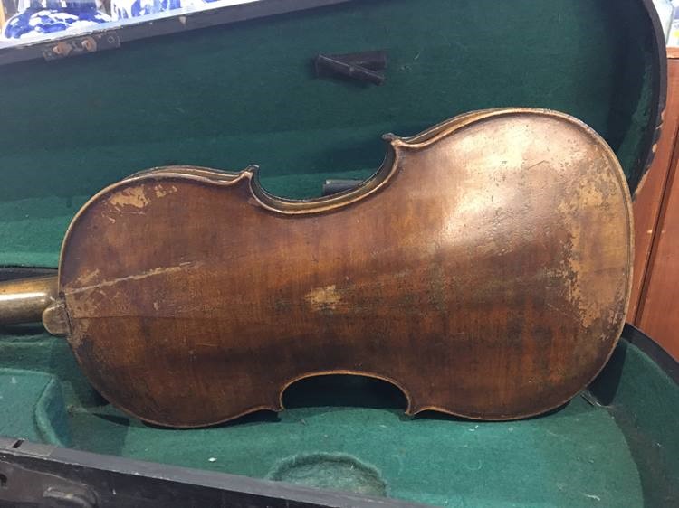 Violin in coffin case - Image 8 of 10