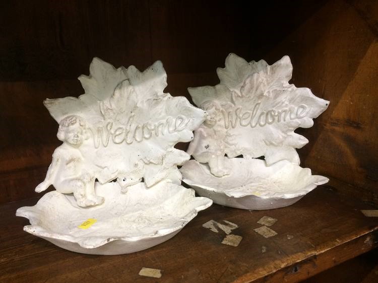 Pair of soap dishes