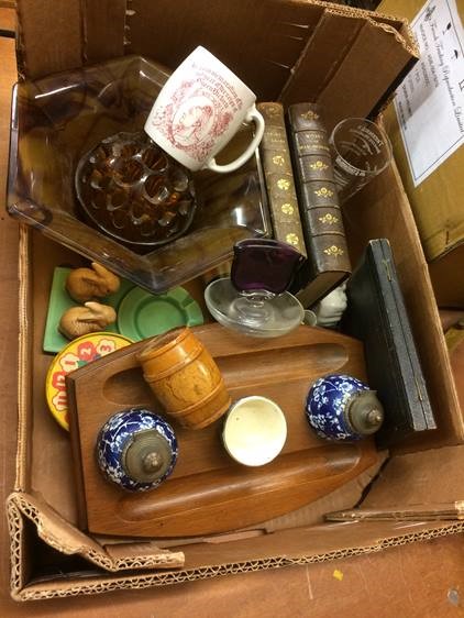 Box of assorted including Maling desk tidy etc.