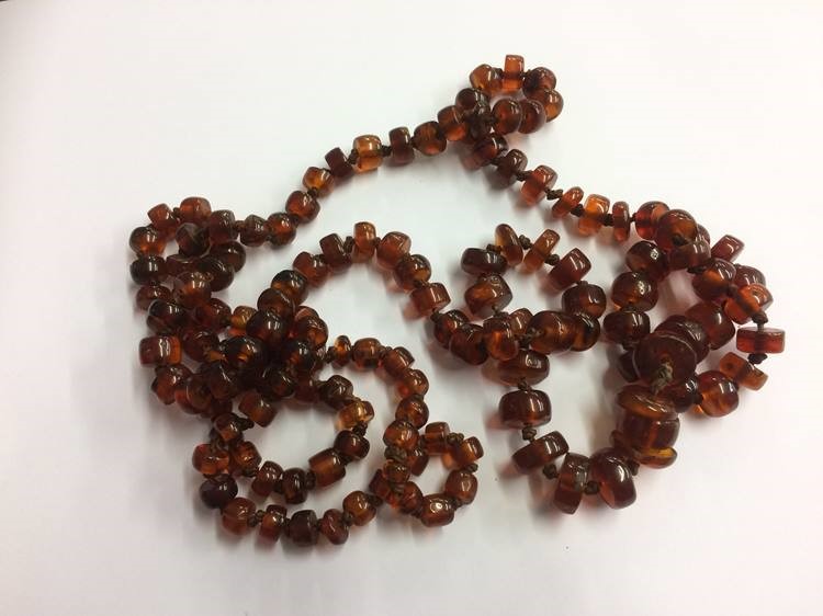 Quantity of amber coloured beads - Image 2 of 2