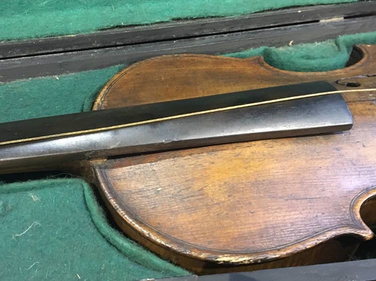 Violin in coffin case - Image 9 of 10