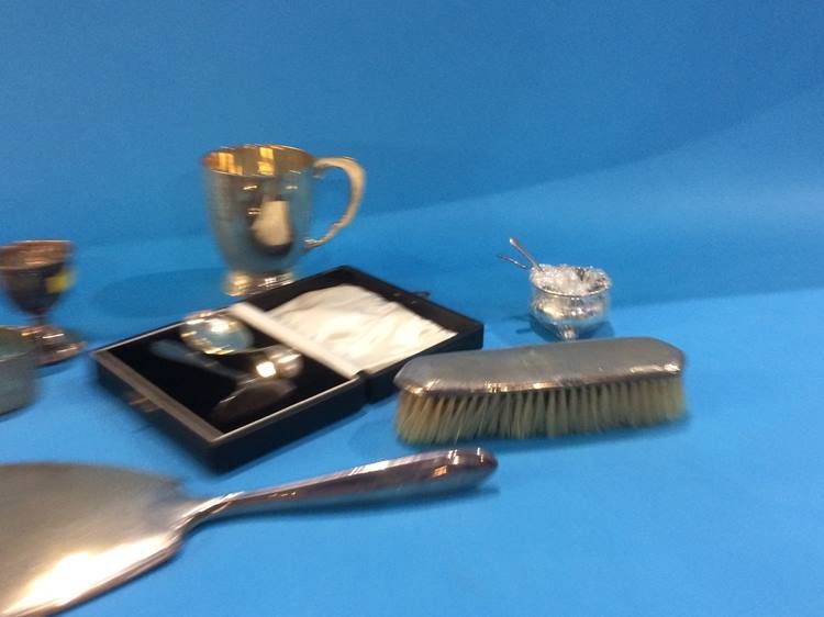 Collection of assorted silver, to include a Christening set, tankard etc. - Image 4 of 14