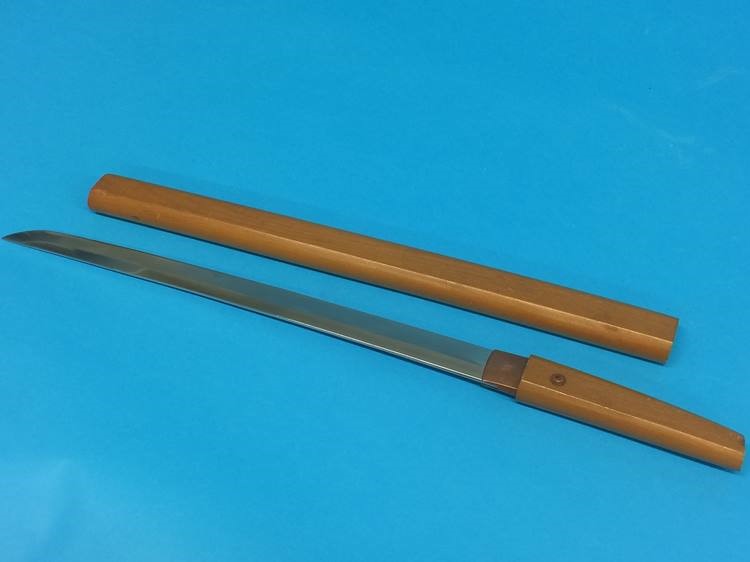 A Japanese wood mounted Wakizashi, length of blade 40.5cm - Image 2 of 8