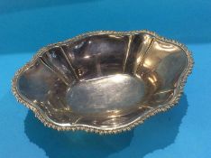 A silver bowl, James Dixon and Sons, Sheffield, 1906, 12.6oz