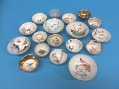 A selection of eighteen Japanese Second World War Military sake cups (18)