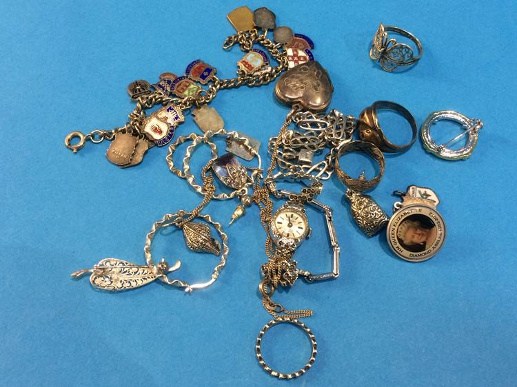 Bag of assorted costume jewellery